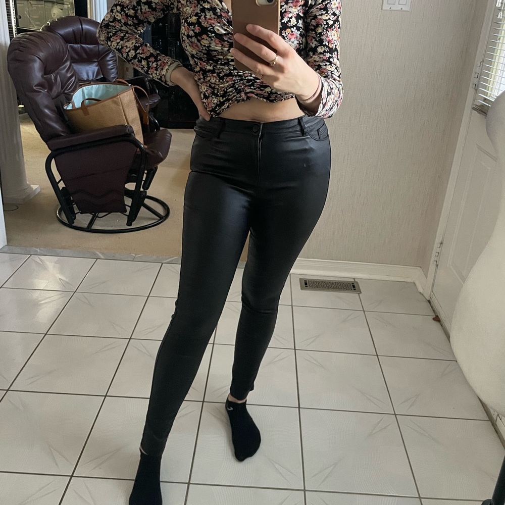 “Leather” Lookalike Pants | Size S